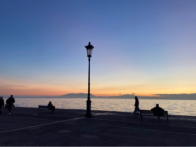 Thessaloniki boardwalk during sunset. Photo: Isabella Heilbronn
