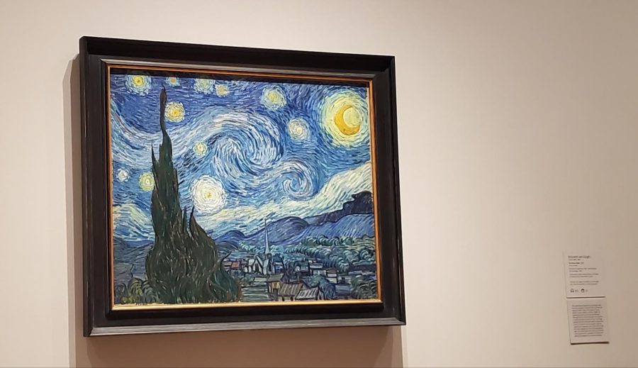 Vincent van Gogh’s masterpiece, “The Starry Night” is always crowded, popular with visitors to the gallery. 